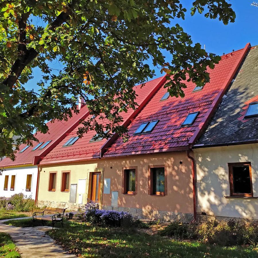 Apartmany Monastery Suites Zirec Dvur Kralove nad Labem Luaran gambar