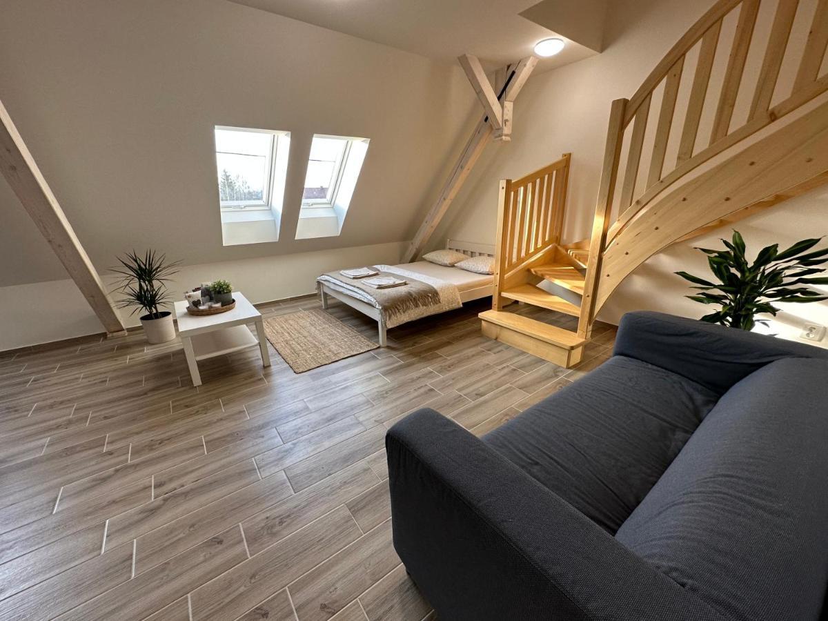 Apartmany Monastery Suites Zirec Dvur Kralove nad Labem Luaran gambar