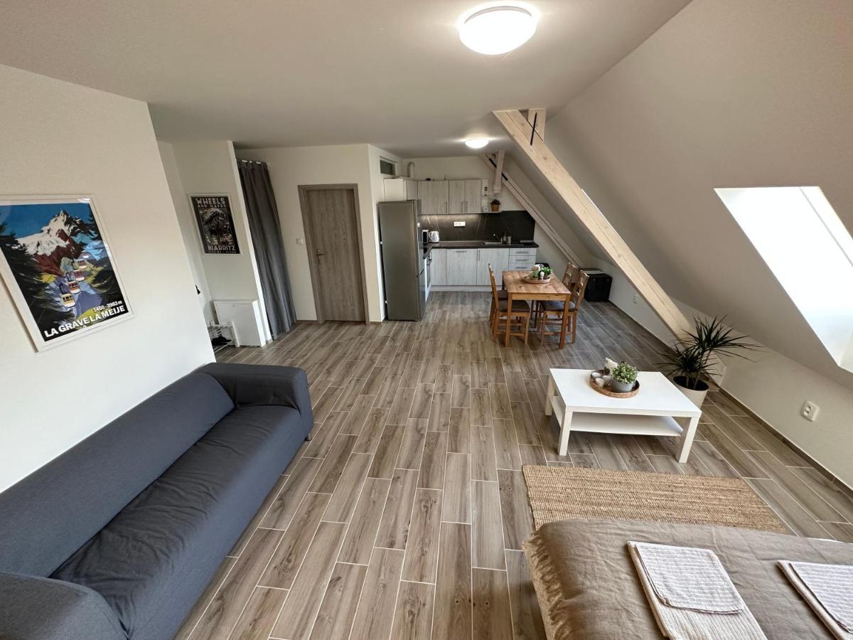 Apartmany Monastery Suites Zirec Dvur Kralove nad Labem Luaran gambar