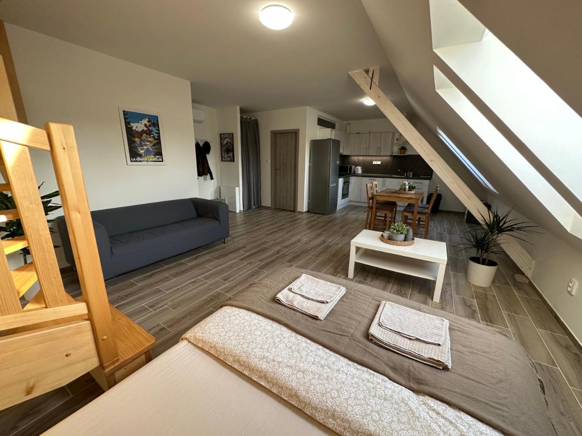 Apartmany Monastery Suites Zirec Dvur Kralove nad Labem Luaran gambar