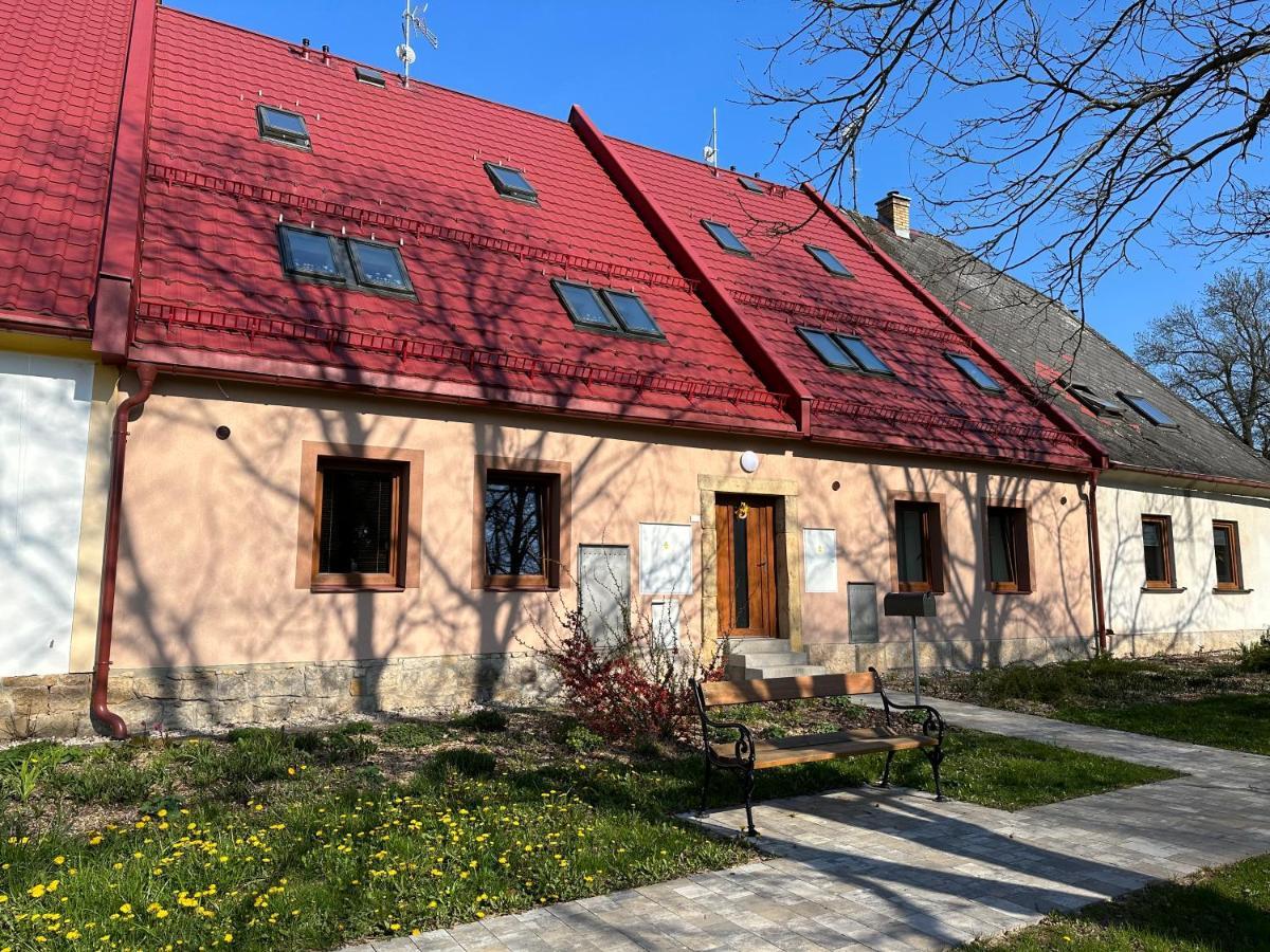 Apartmany Monastery Suites Zirec Dvur Kralove nad Labem Luaran gambar