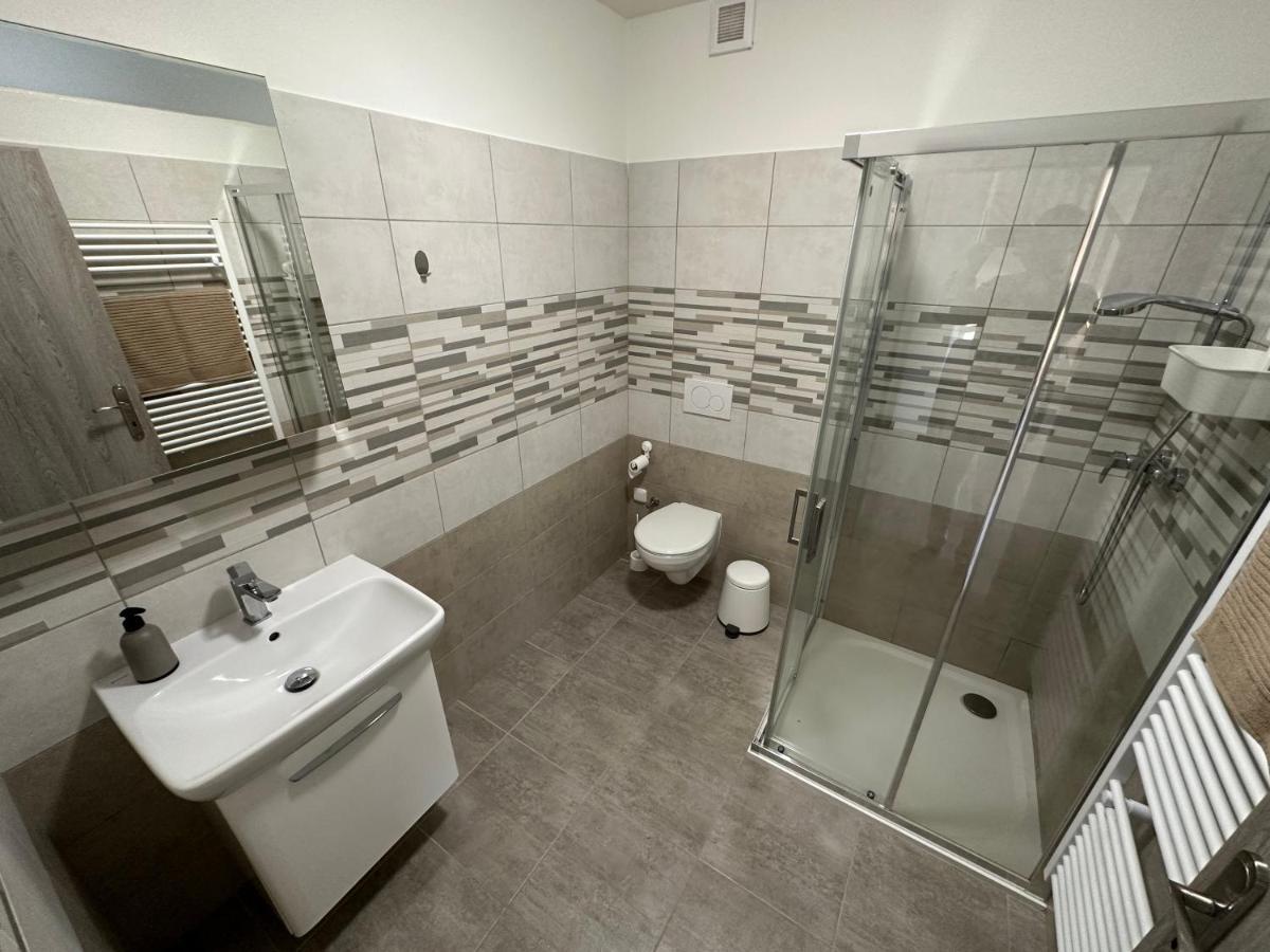 Apartmany Monastery Suites Zirec Dvur Kralove nad Labem Luaran gambar
