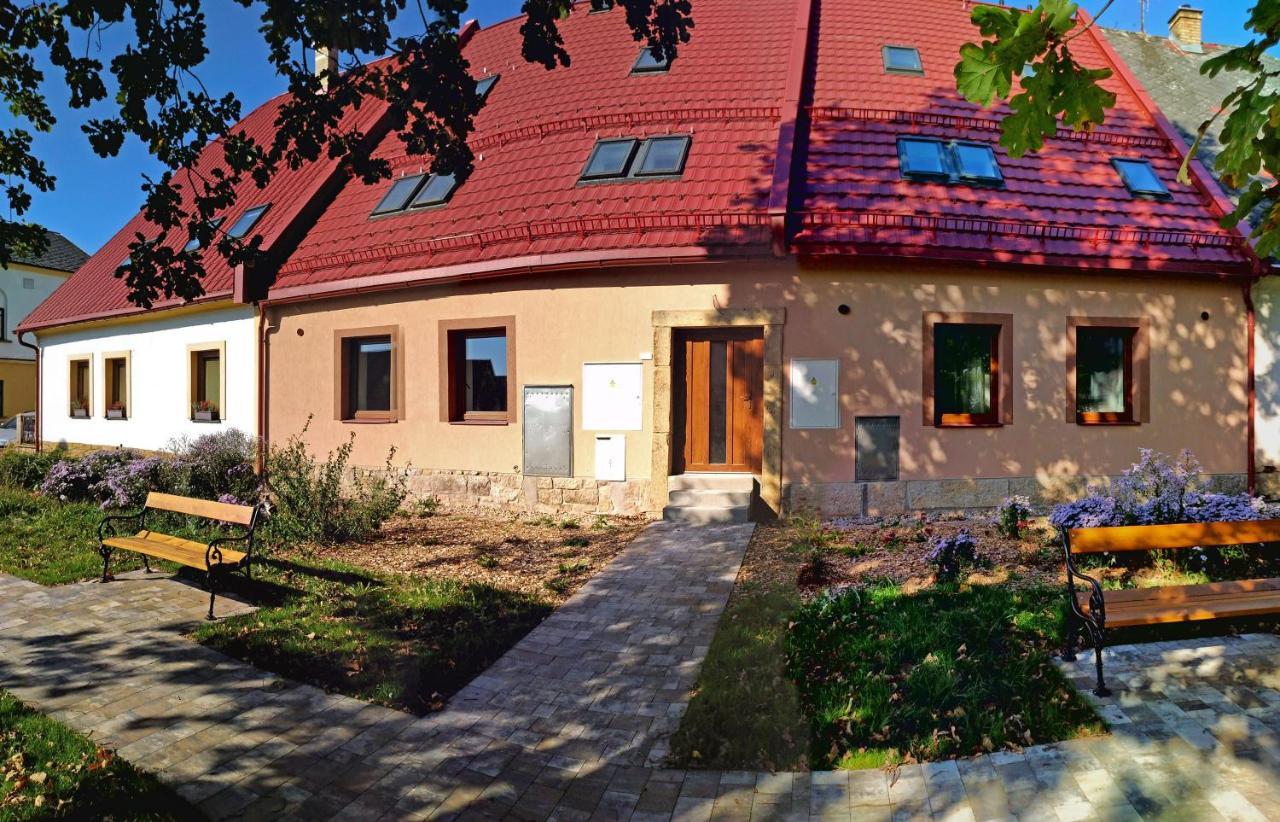 Apartmany Monastery Suites Zirec Dvur Kralove nad Labem Luaran gambar