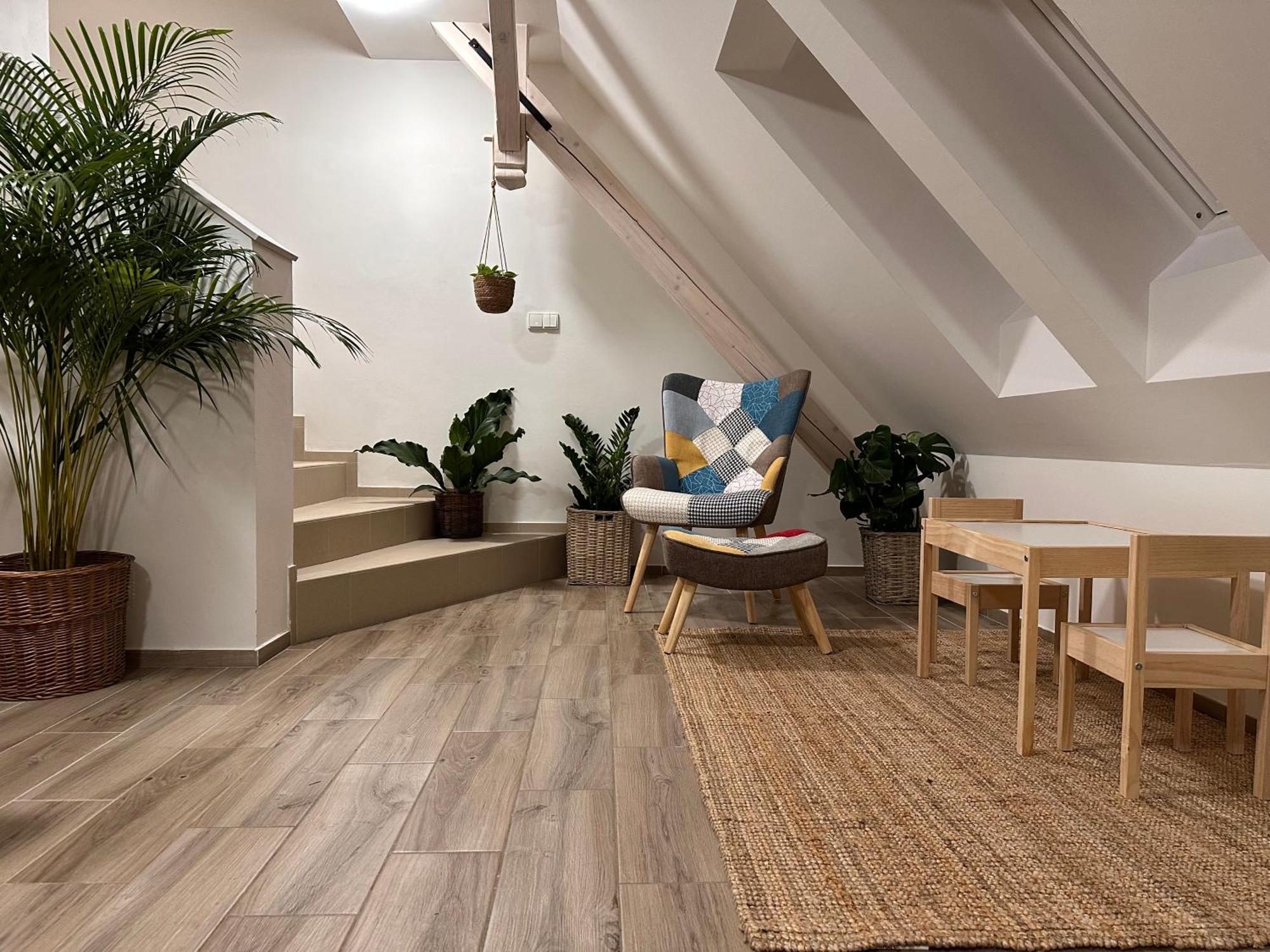 Apartmany Monastery Suites Zirec Dvur Kralove nad Labem Luaran gambar