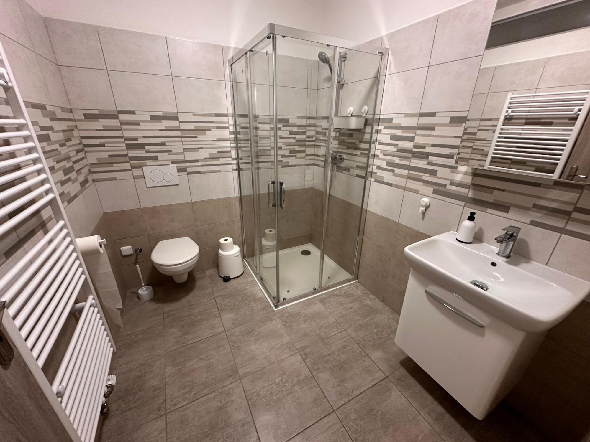 Apartmany Monastery Suites Zirec Dvur Kralove nad Labem Luaran gambar